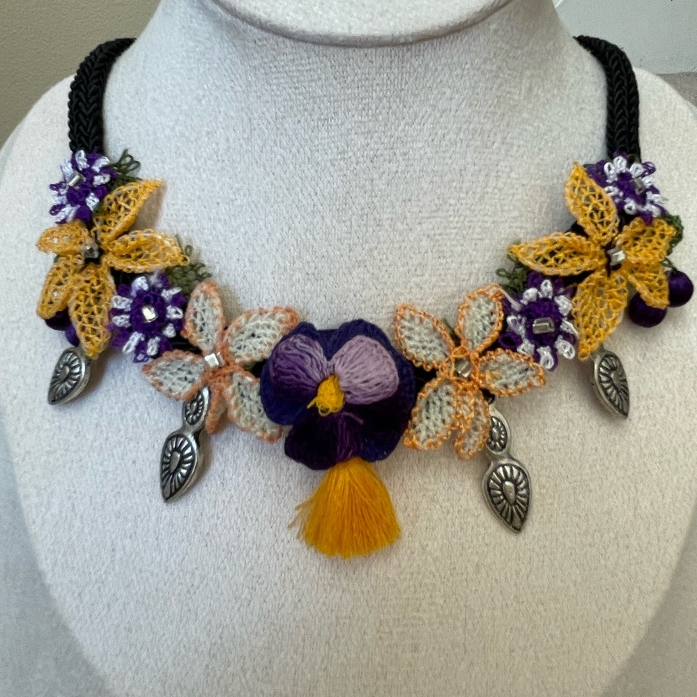 Handmade Needle Lace Necklace, Crochet Flower Choker